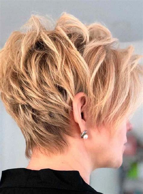 Coupe boule dégradée femme 50 ans : un look plus jeune avec。